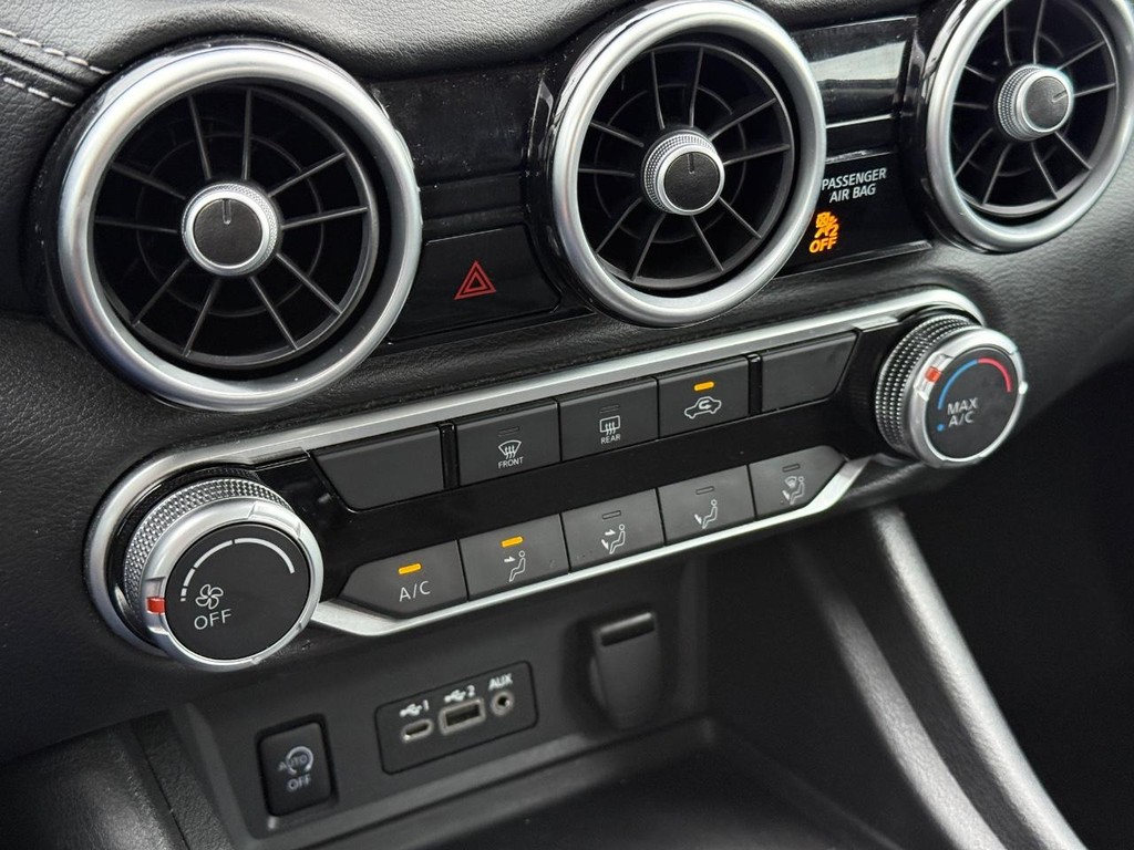 Nissan Sentra Vehicle Full-screen Gallery Image 18