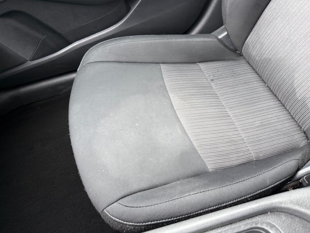 Nissan Sentra Vehicle Full-screen Gallery Image 19