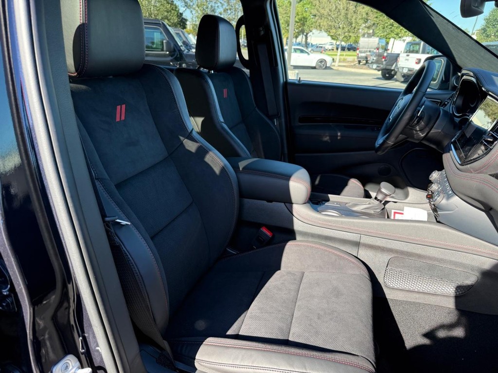Dodge Durango Vehicle Full-screen Gallery Image 05