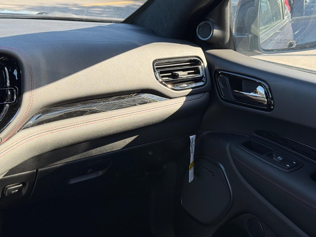 Dodge Durango Vehicle Full-screen Gallery Image 11