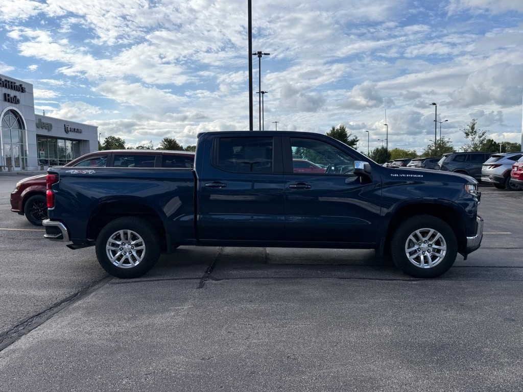 Chevrolet Silverado 1500 Vehicle Full-screen Gallery Image 02