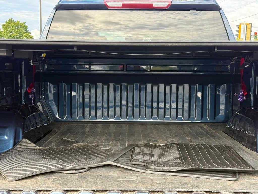 Chevrolet Silverado 1500 Vehicle Full-screen Gallery Image 05