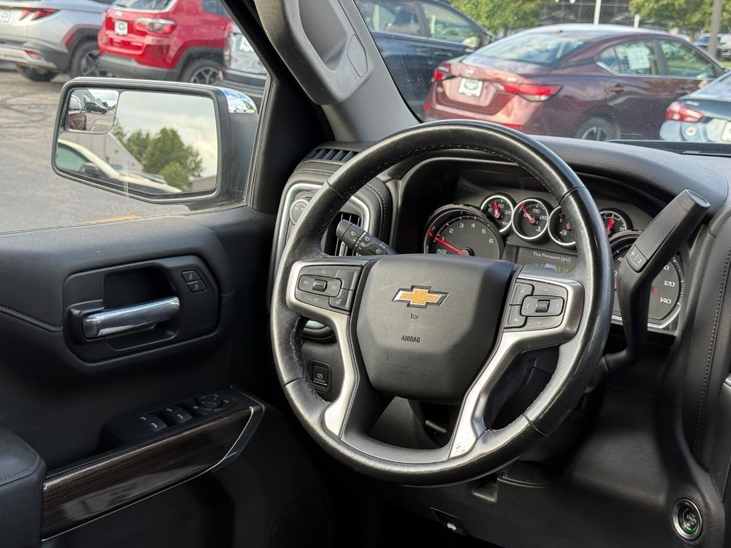 Chevrolet Silverado 1500 Vehicle Full-screen Gallery Image 11