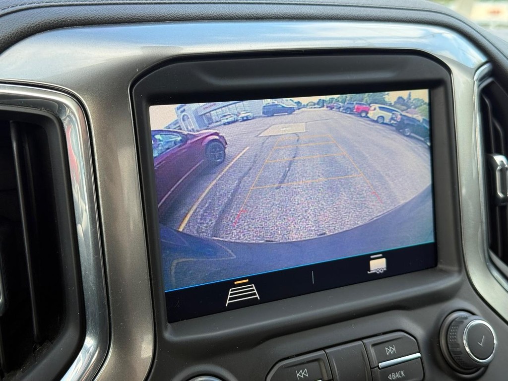 Chevrolet Silverado 1500 Vehicle Full-screen Gallery Image 17