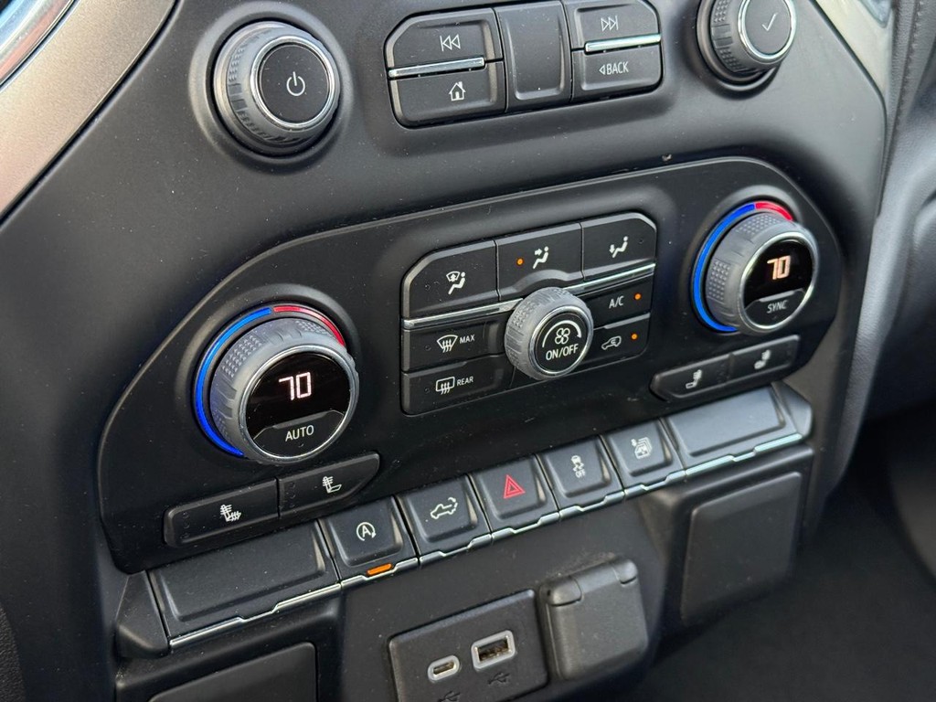 Chevrolet Silverado 1500 Vehicle Full-screen Gallery Image 18