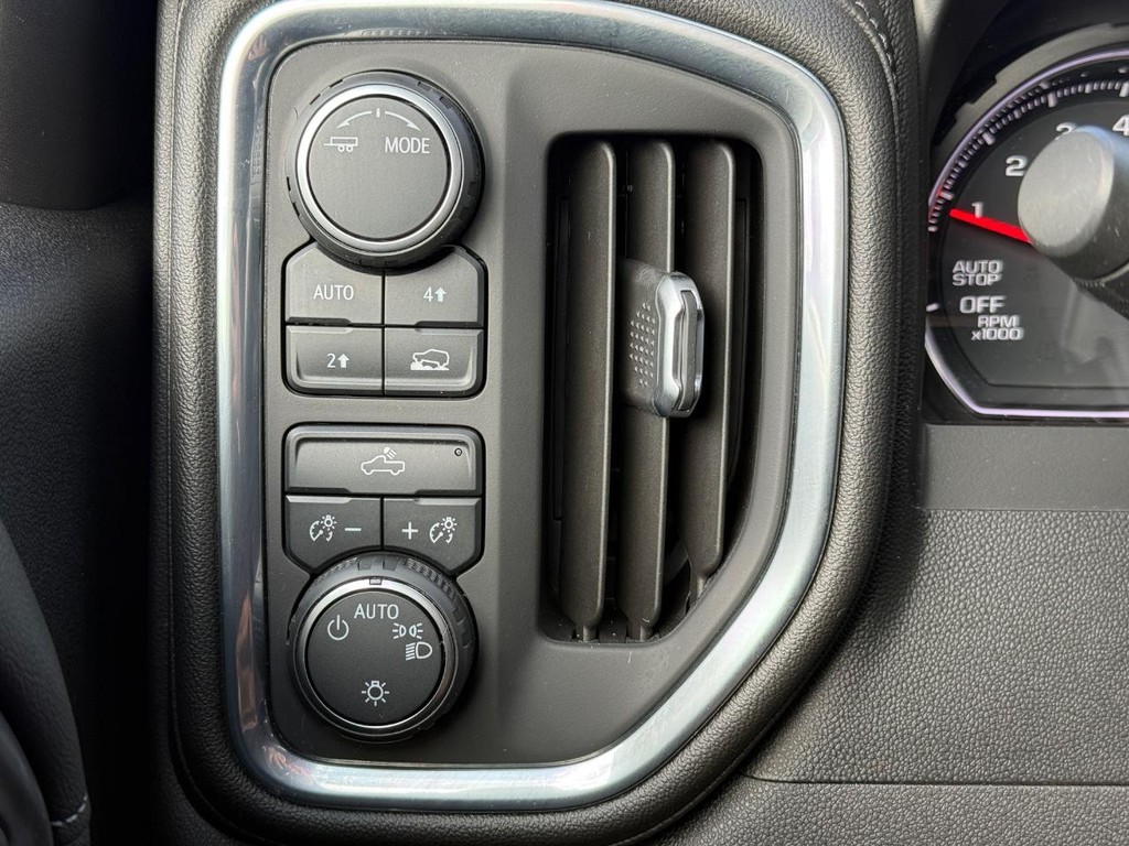 Chevrolet Silverado 1500 Vehicle Full-screen Gallery Image 20