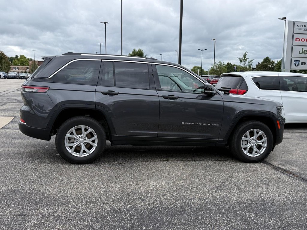 Jeep Grand Cherokee Vehicle Full-screen Gallery Image 02