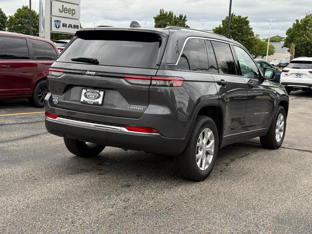Jeep Grand Cherokee Vehicle Full-screen Gallery Image 03