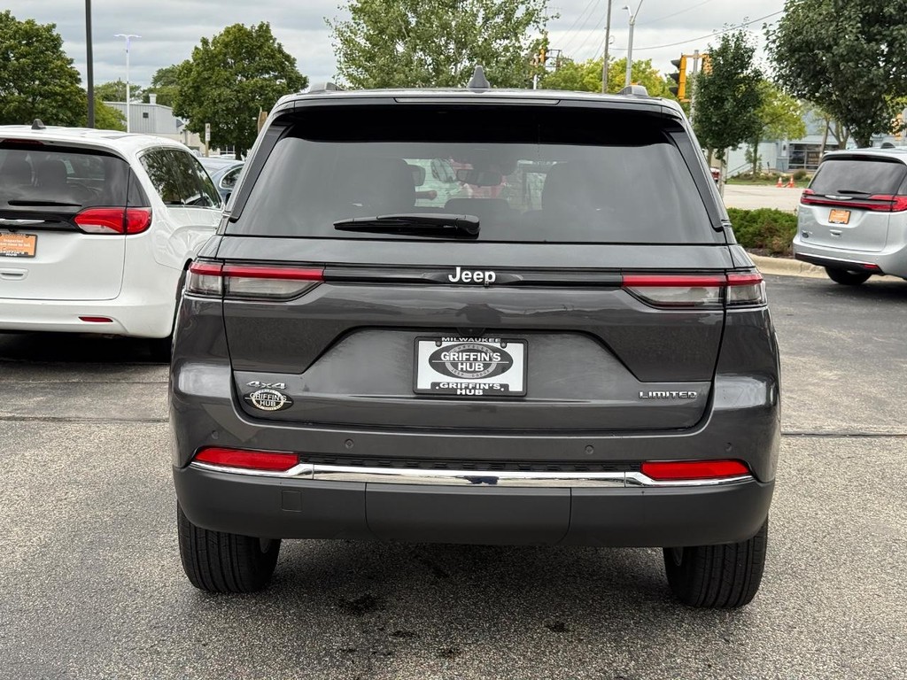 Jeep Grand Cherokee Vehicle Full-screen Gallery Image 04