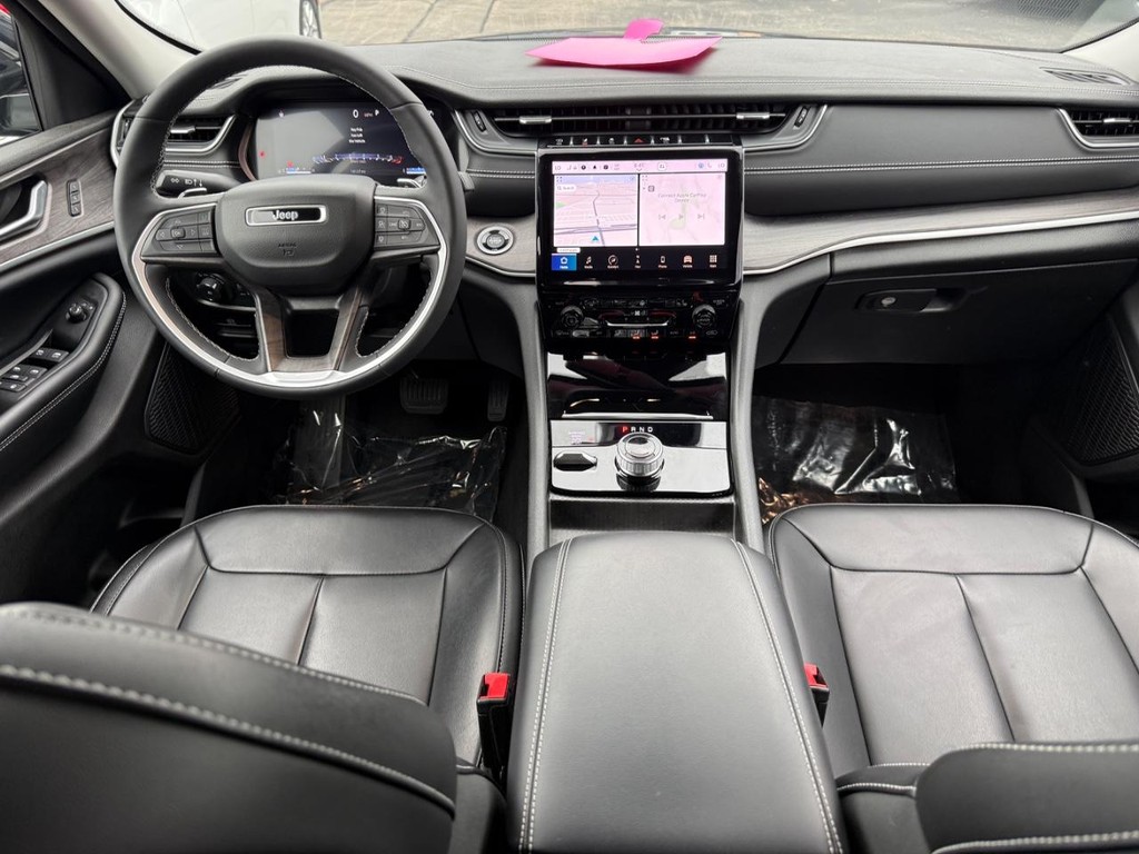 Jeep Grand Cherokee Vehicle Full-screen Gallery Image 08