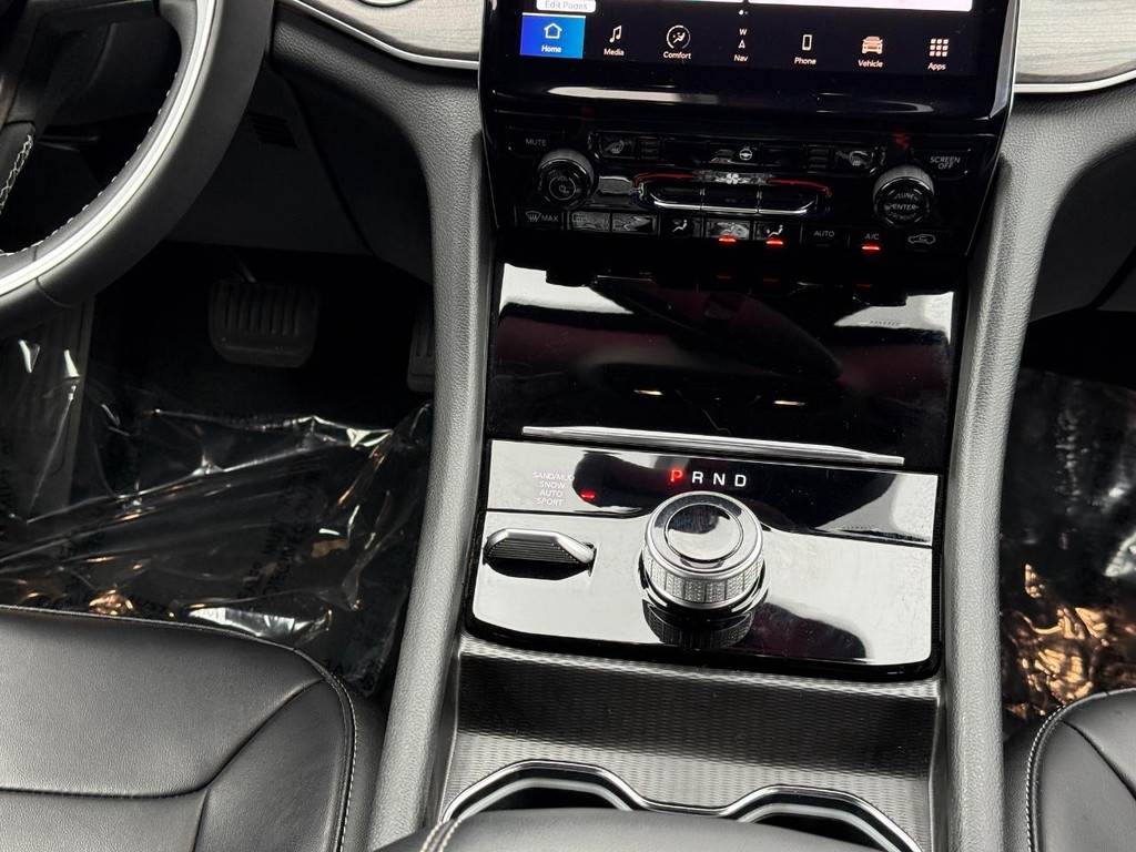 Jeep Grand Cherokee Vehicle Full-screen Gallery Image 10