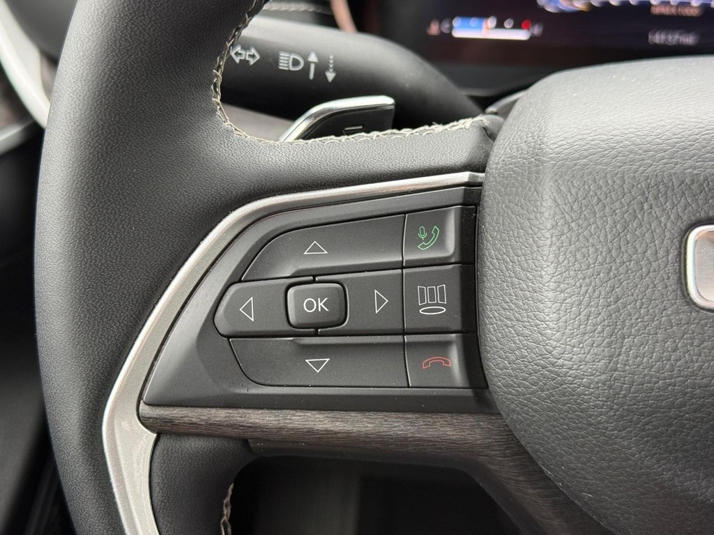 Jeep Grand Cherokee Vehicle Full-screen Gallery Image 14
