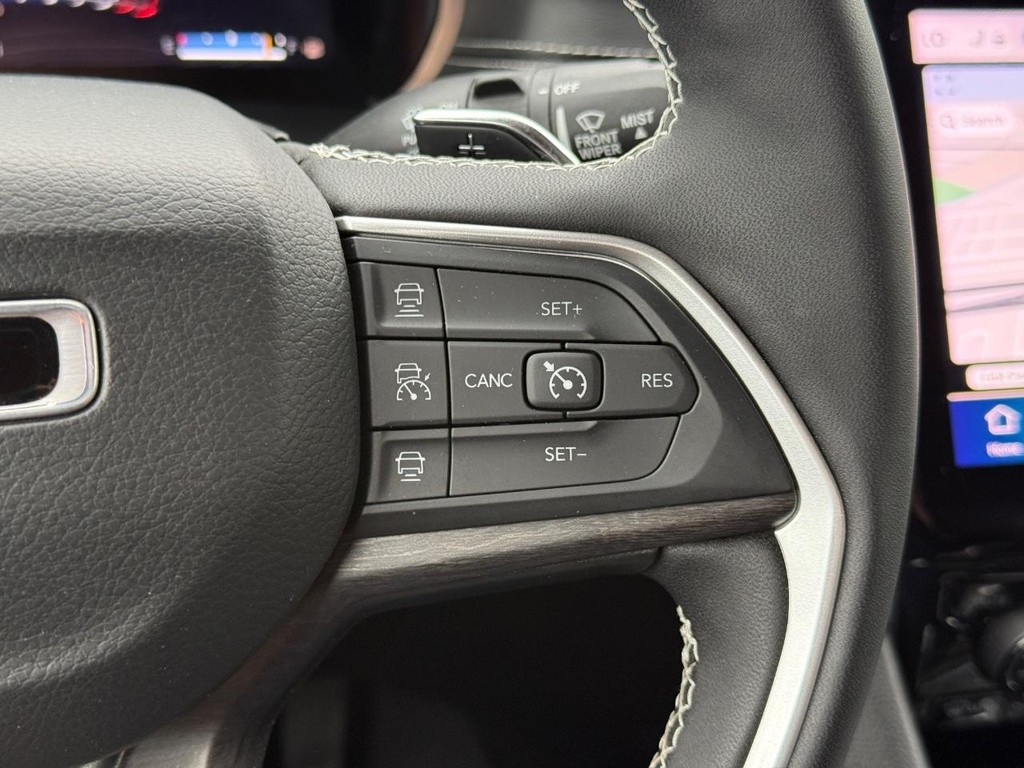 Jeep Grand Cherokee Vehicle Full-screen Gallery Image 15