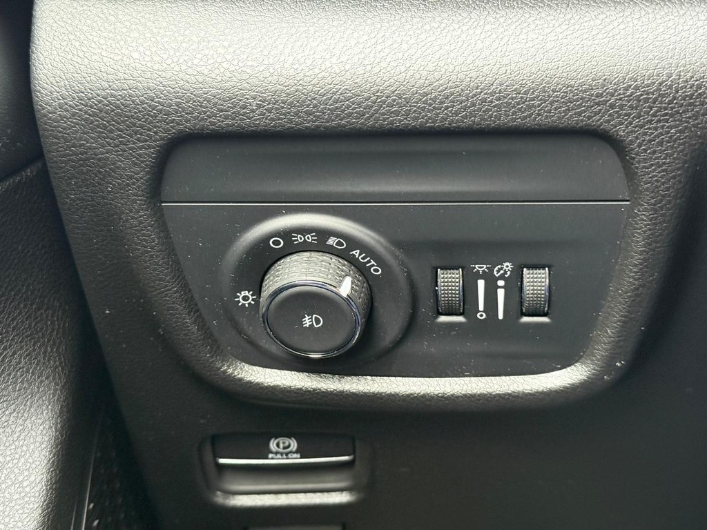 Jeep Grand Cherokee Vehicle Full-screen Gallery Image 20