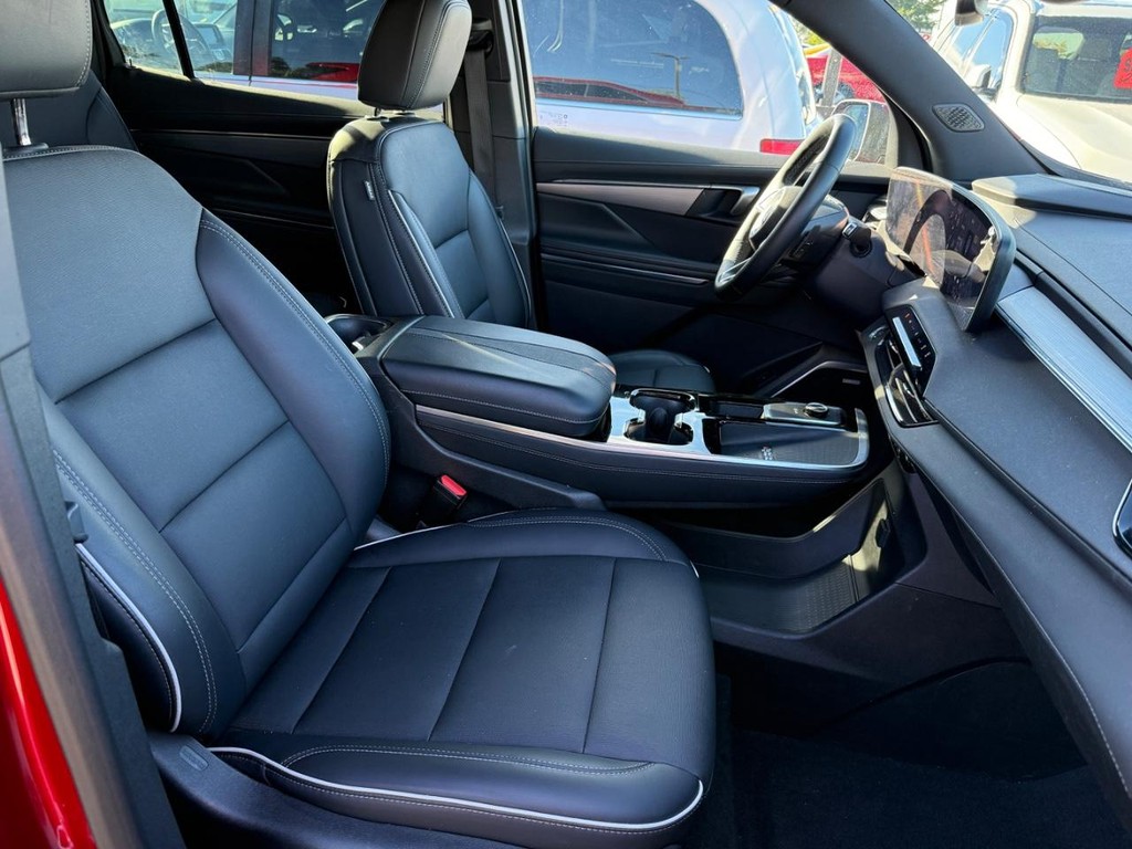 Buick Enclave Vehicle Full-screen Gallery Image 06