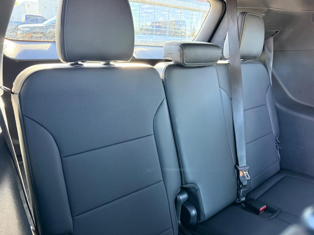 Buick Enclave Vehicle Full-screen Gallery Image 08
