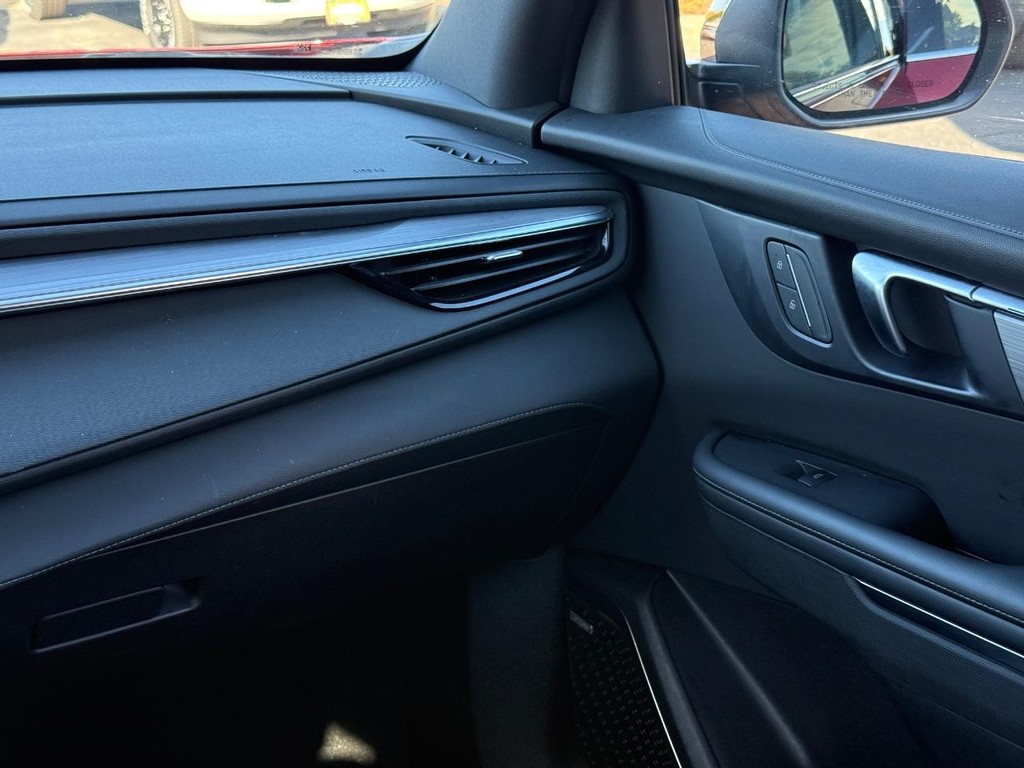 Buick Enclave Vehicle Full-screen Gallery Image 11