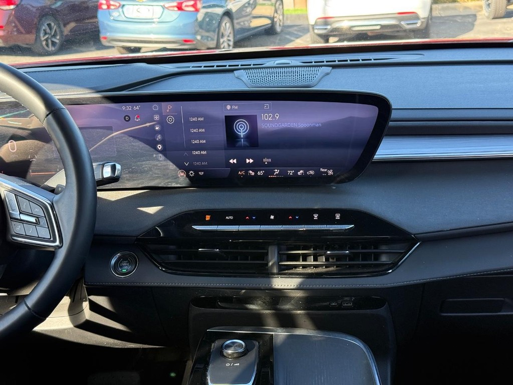 Buick Enclave Vehicle Full-screen Gallery Image 12