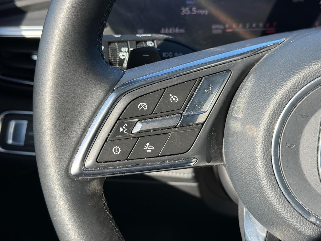 Buick Enclave Vehicle Full-screen Gallery Image 15