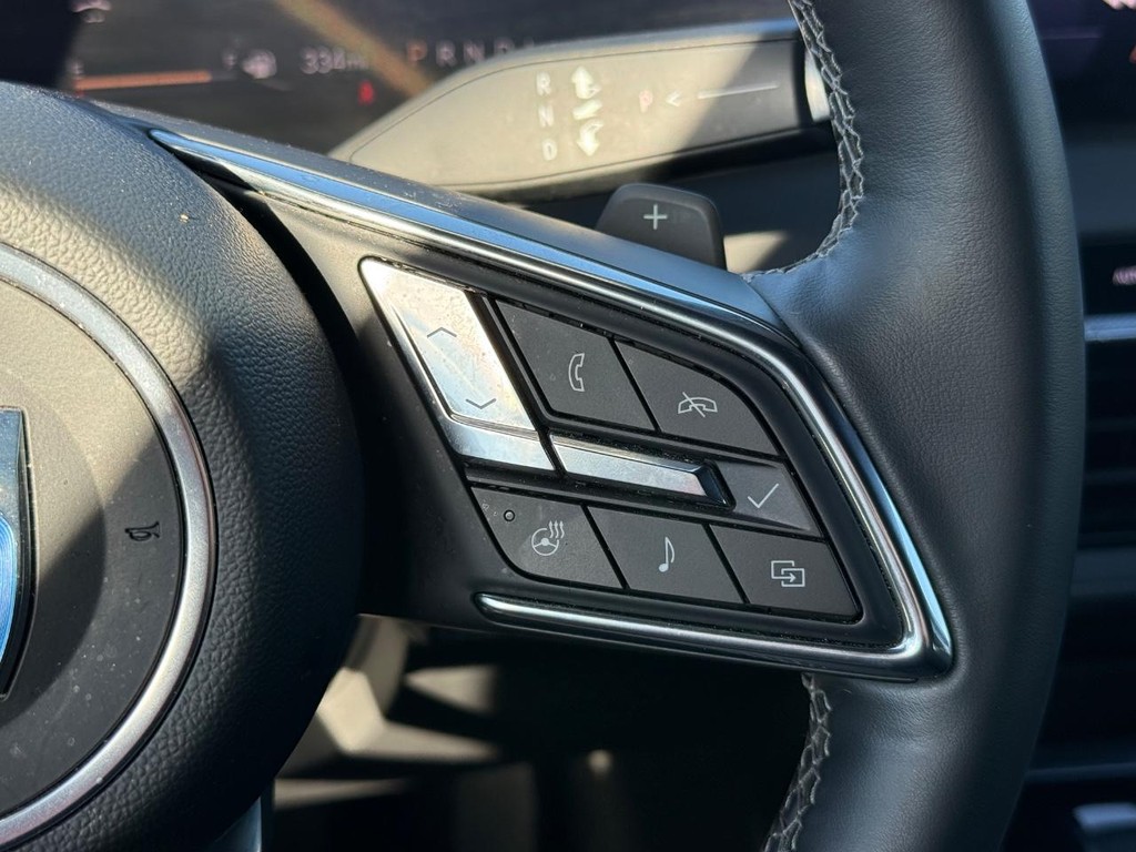 Buick Enclave Vehicle Full-screen Gallery Image 16