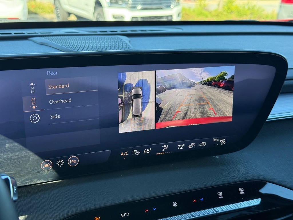 Buick Enclave Vehicle Full-screen Gallery Image 18