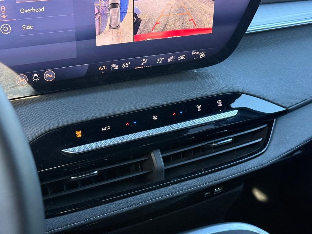 Buick Enclave Vehicle Full-screen Gallery Image 19