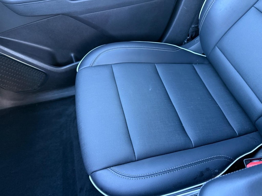 Buick Enclave Vehicle Full-screen Gallery Image 20