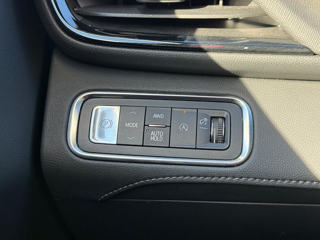 Buick Enclave Vehicle Full-screen Gallery Image 21