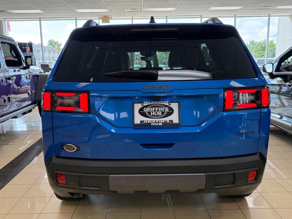 Jeep Cherokee Vehicle Full-screen Gallery Image 03