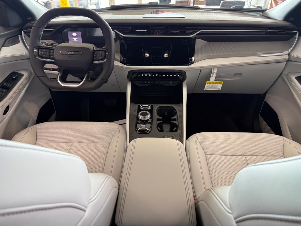 Jeep Cherokee Vehicle Full-screen Gallery Image 07