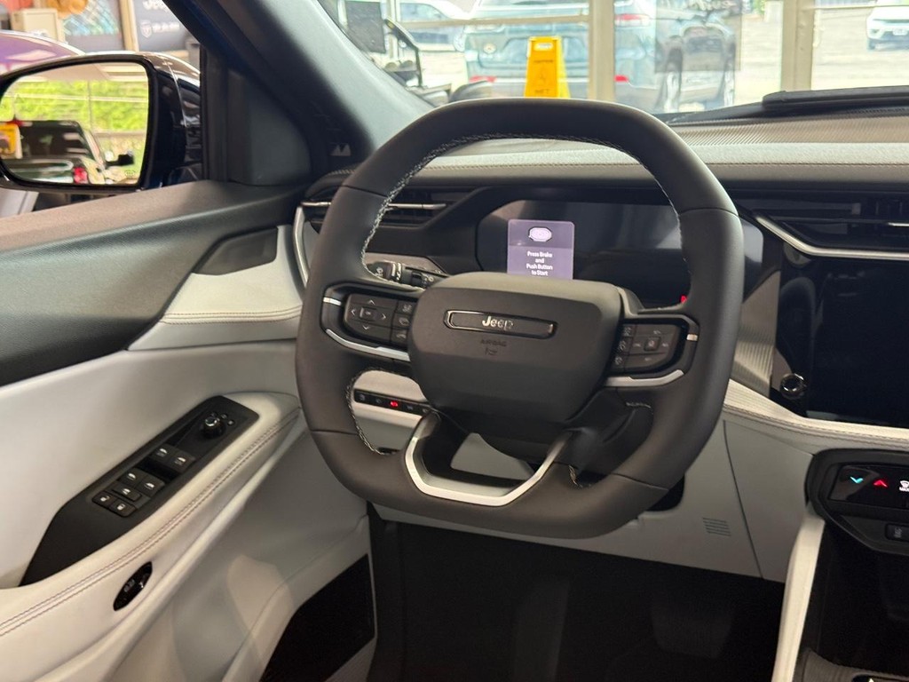 Jeep Cherokee Vehicle Full-screen Gallery Image 10