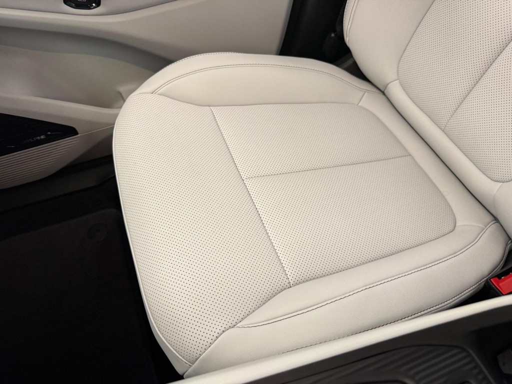 Jeep Cherokee Vehicle Full-screen Gallery Image 18
