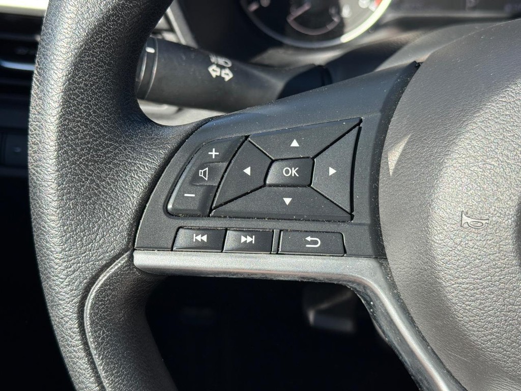 Nissan Altima Vehicle Full-screen Gallery Image 14