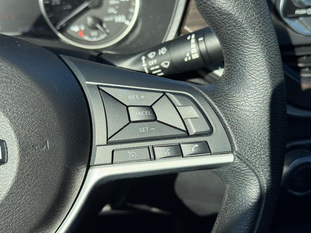 Nissan Altima Vehicle Full-screen Gallery Image 15