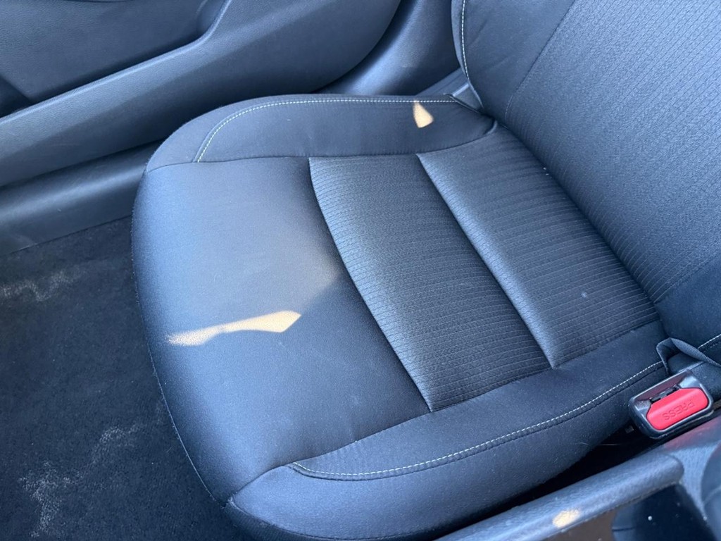 Nissan Altima Vehicle Full-screen Gallery Image 19