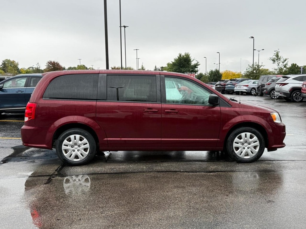 Dodge Grand Caravan Vehicle Full-screen Gallery Image 02
