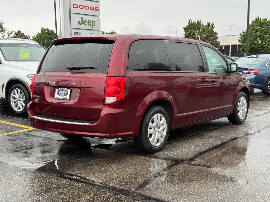 Dodge Grand Caravan Vehicle Full-screen Gallery Image 03