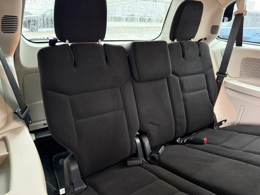 Dodge Grand Caravan Vehicle Full-screen Gallery Image 08