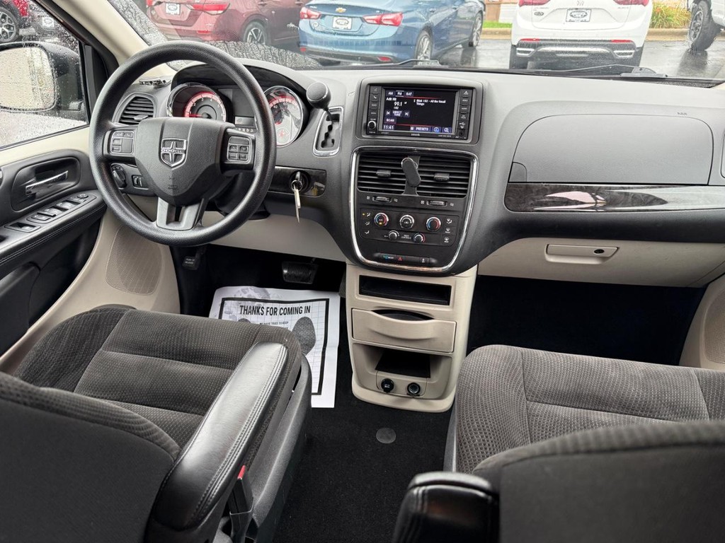 Dodge Grand Caravan Vehicle Full-screen Gallery Image 09