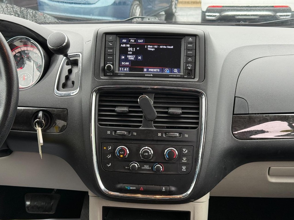 Dodge Grand Caravan Vehicle Full-screen Gallery Image 10