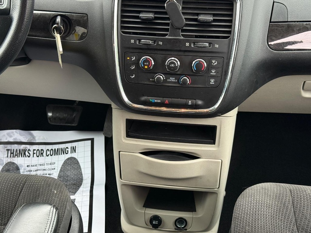 Dodge Grand Caravan Vehicle Full-screen Gallery Image 11