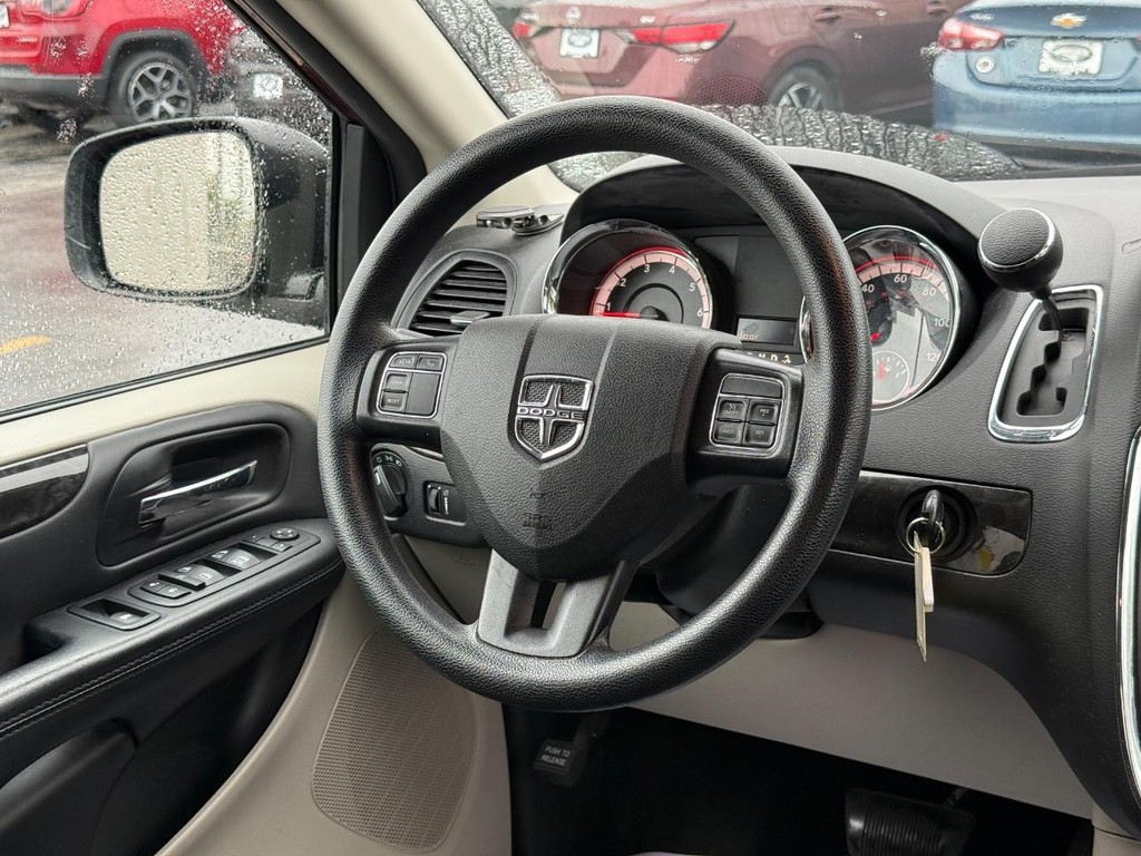 Dodge Grand Caravan Vehicle Full-screen Gallery Image 12