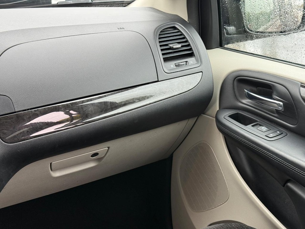 Dodge Grand Caravan Vehicle Full-screen Gallery Image 13