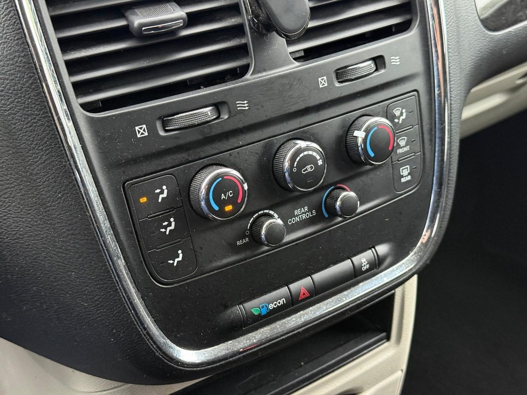 Dodge Grand Caravan Vehicle Full-screen Gallery Image 19