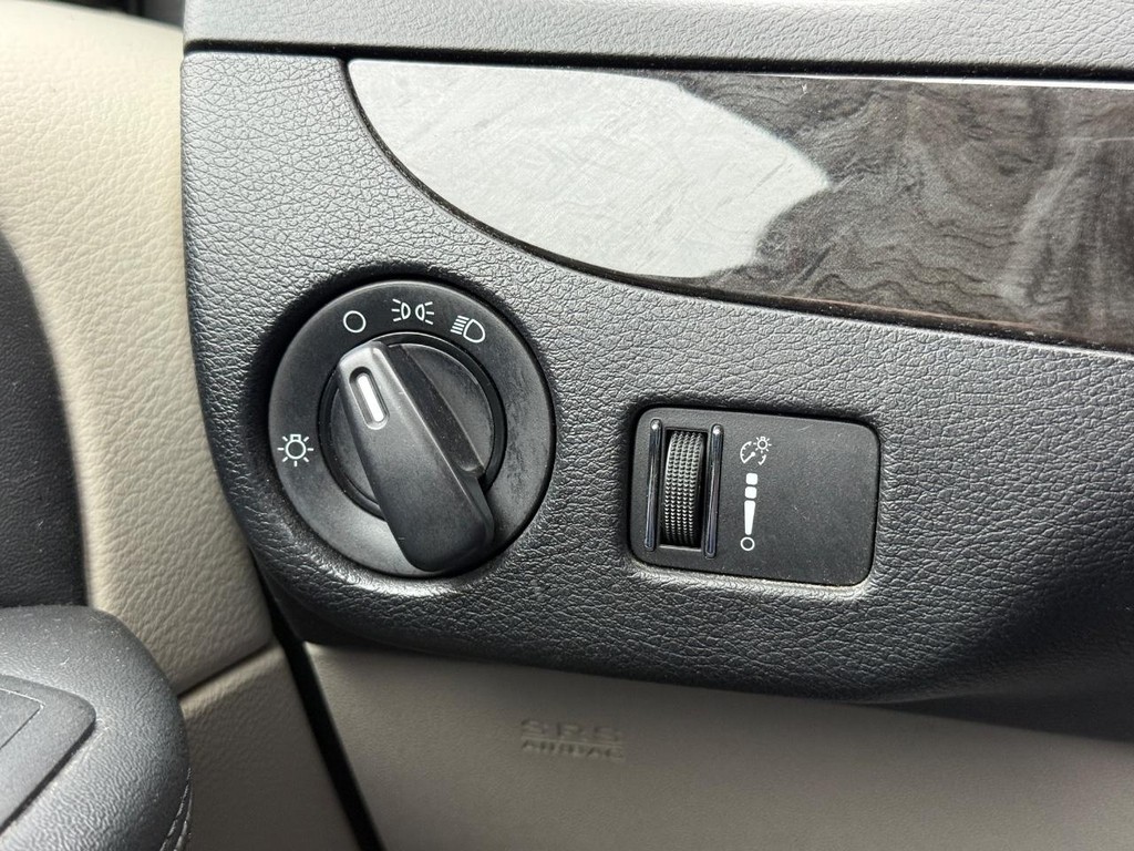 Dodge Grand Caravan Vehicle Full-screen Gallery Image 21