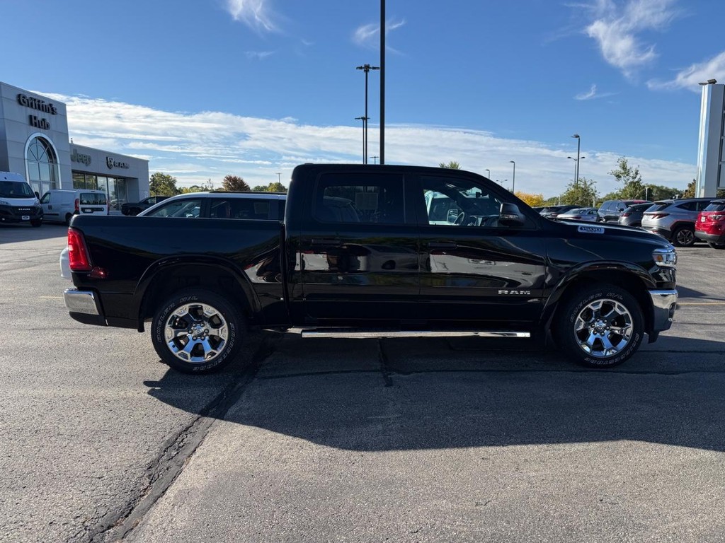 Ram 1500 Vehicle Full-screen Gallery Image 02