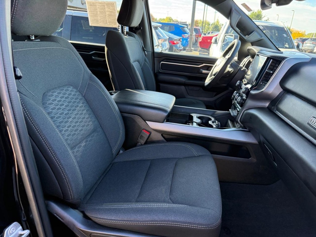 Ram 1500 Vehicle Full-screen Gallery Image 06