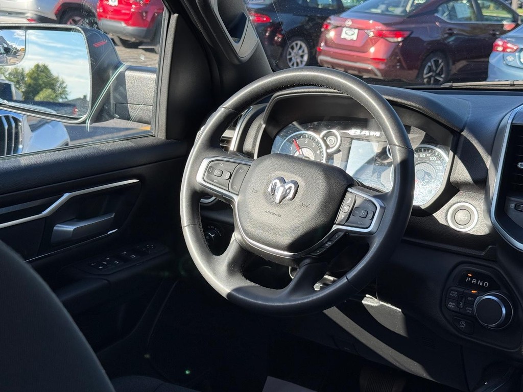 Ram 1500 Vehicle Full-screen Gallery Image 09