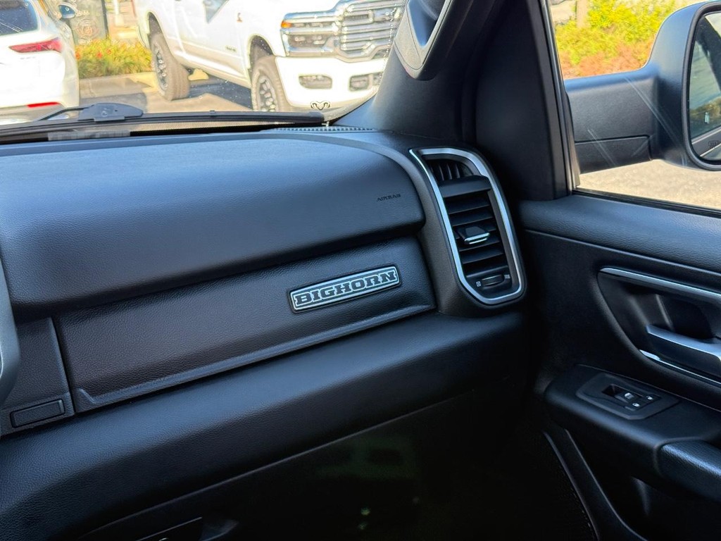 Ram 1500 Vehicle Full-screen Gallery Image 10