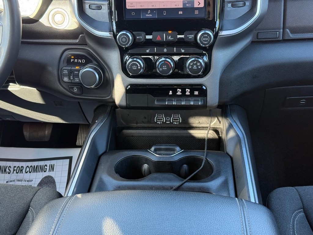 Ram 1500 Vehicle Full-screen Gallery Image 12